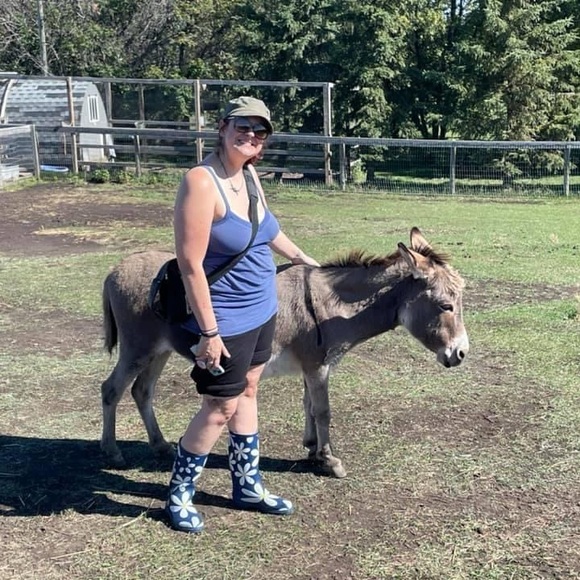 Meet your Posher, Choey - Picture 4 of 8